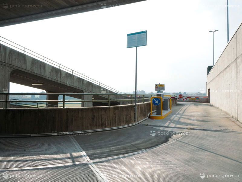 P-Multipiano Scoperto - Aeroporto Torino Rampa di uscita P-Multipiano Scoperto - Aeroporto Torino