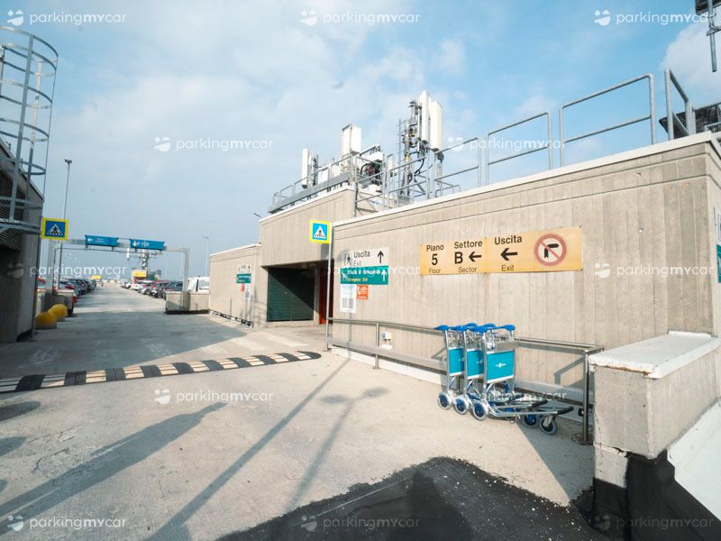 P-Multipiano Scoperto - Aeroporto Torino Ingresso P-Multipiano Scoperto - Aeroporto Torino