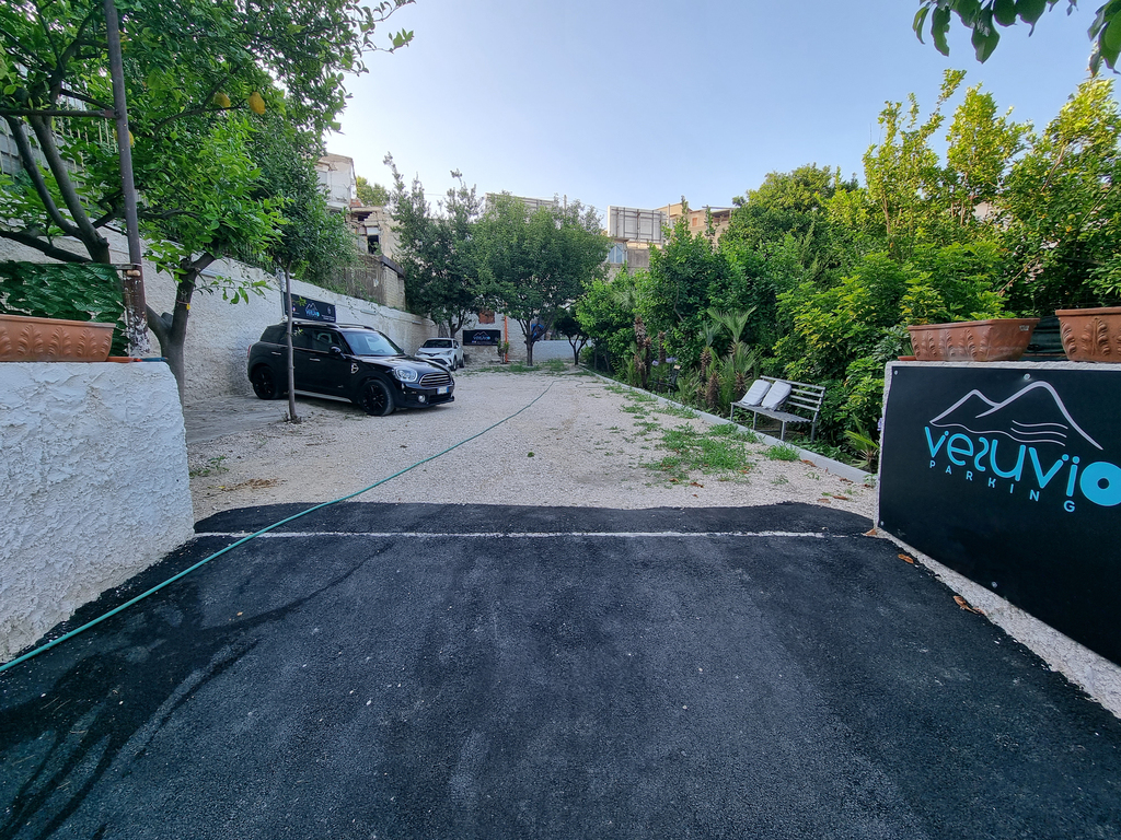 Vesuvio Parking - Porto Mergellina | ParkingMyCar Ingresso Vesuvio Parking - Porto Mergellina | ParkingMyCar