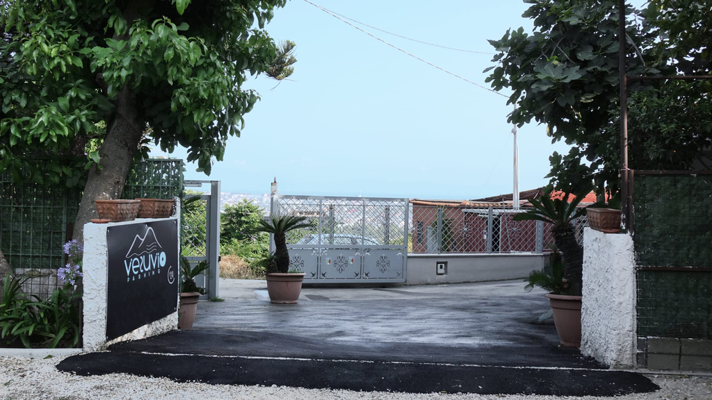 Vesuvio Parking - Porto Mergellina | ParkingMyCar Ingresso Vesuvio Parking - Porto Mergellina | ParkingMyCar