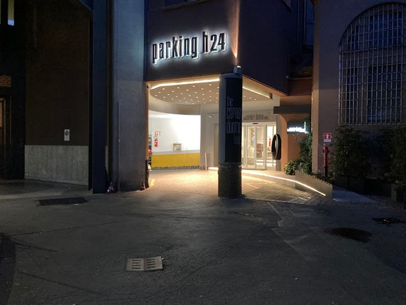 Autosilo San Fedele - Milano città Ingresso Autosilo San Fedele