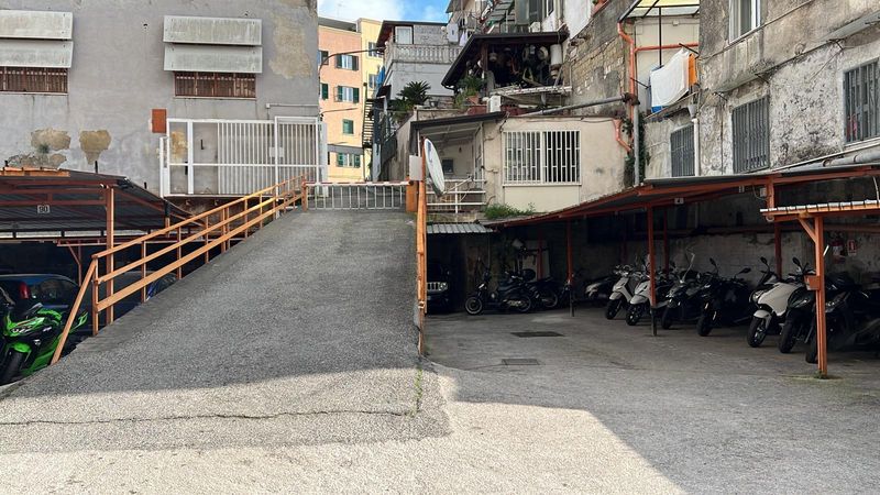 Autorimessa Materdei - Napoli centro città Rampa di accesso vista dall'interno