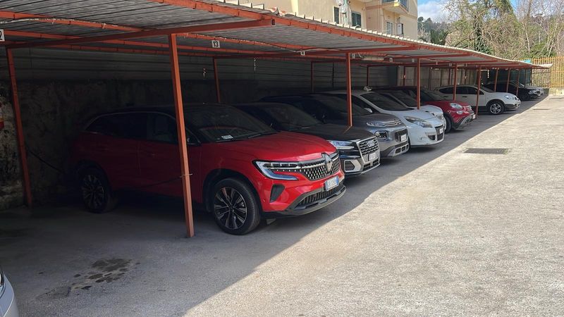 Autorimessa Materdei - Napoli centro città Posti auto sotto tettoia Garage Materdei - Napoli centro città