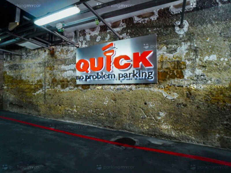 Quick Morelli - Napoli centro città Insegna Quick no problem parking Quick Morelli - Napoli centro città