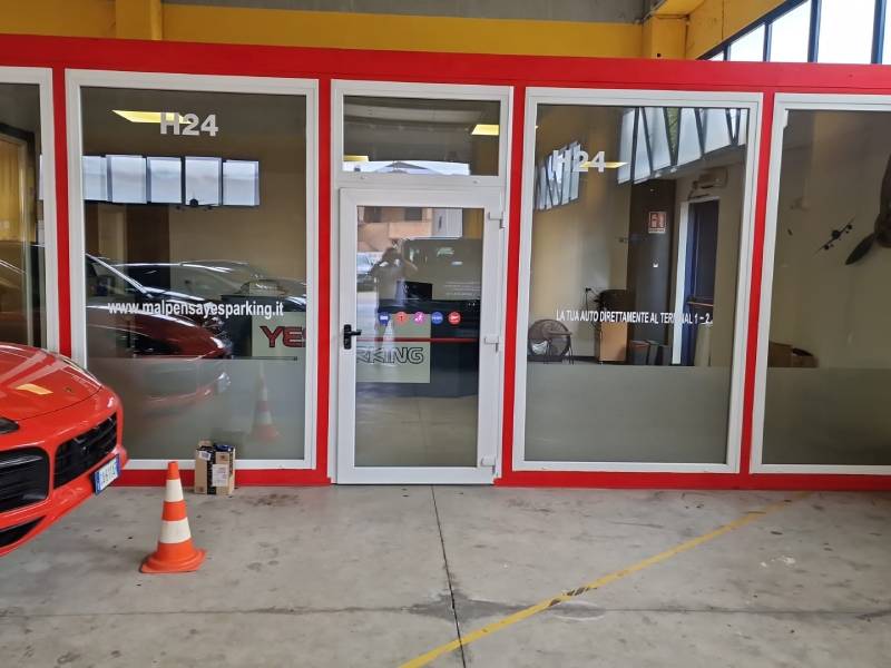 Yes Parking - Aeroporto Malpensa Ingresso reception Yes Parking - Aeroporto Malpensa