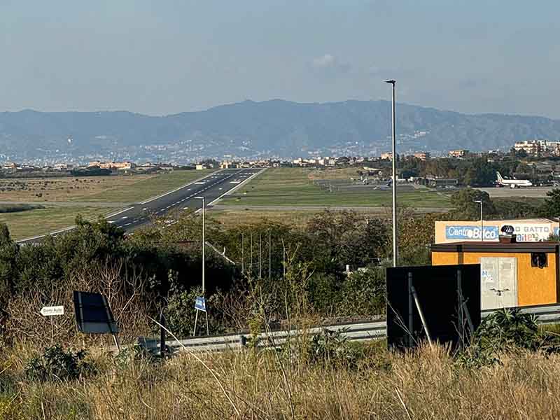 3 Esse Car Service - Reggio Calabria stazione Centrale Vista aeroporto 3 Esse Car Service - Reggio Calabria stazione Centrale