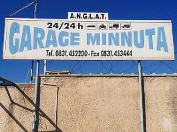 Aero Garage Minnuta - Aeroporto Brindisi Insegna Aero Garage Minnuta - Aeroporto Brindisi