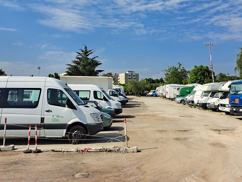Daquino Parking - Aeroporto Bari Posti auto all'aperto Daquino Parking - Aeroporto Bari