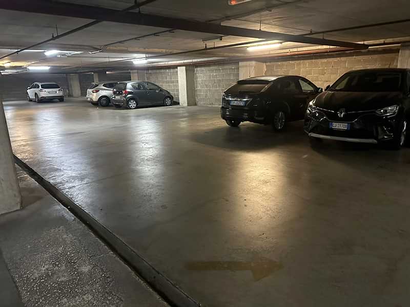 Next Stop San Paolo - Aeroporto Bari Posti auto al coperto Next Stop San Paolo - Aeroporto Bari